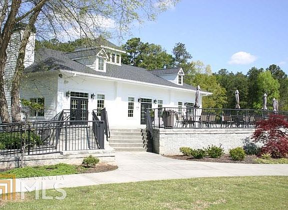 3rd image of 595 Wentworth Ct