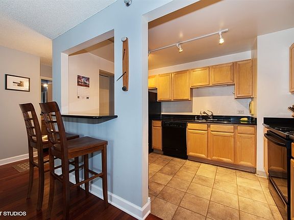 5th image of 1250 N La Salle Dr #P327a