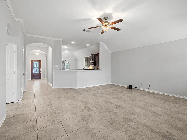 636 Maple Point Dr E — Photo 8