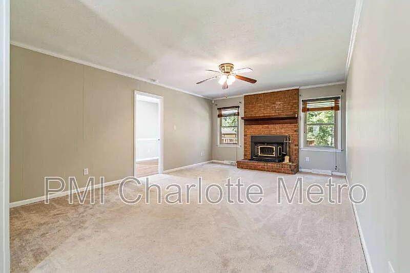 3 bed, 2.0 bath, $1,895 — Photo 3