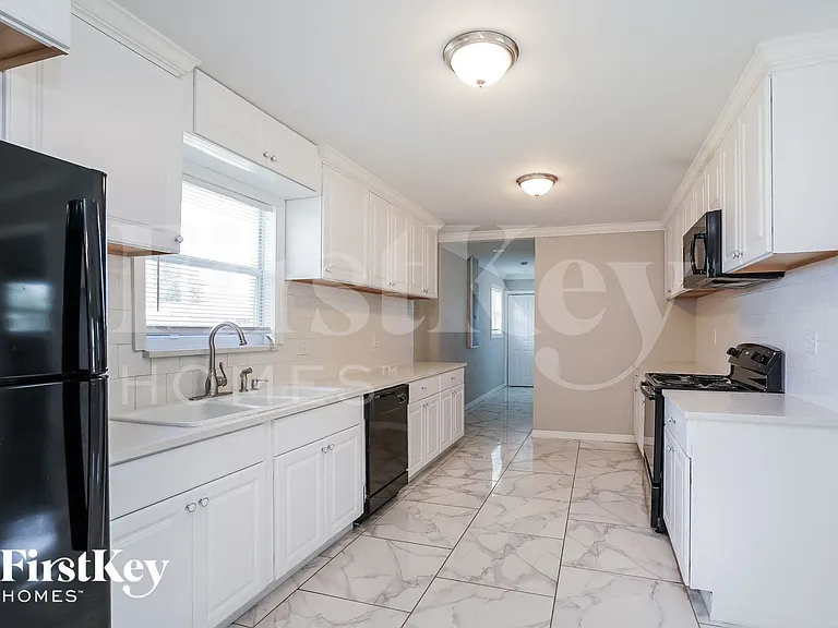 202 E Jasmine Rd — Photo 5
