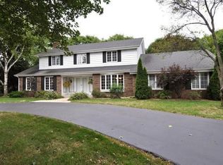 1955 Pilgrim Pkwy W, Brookfield, WI 53005