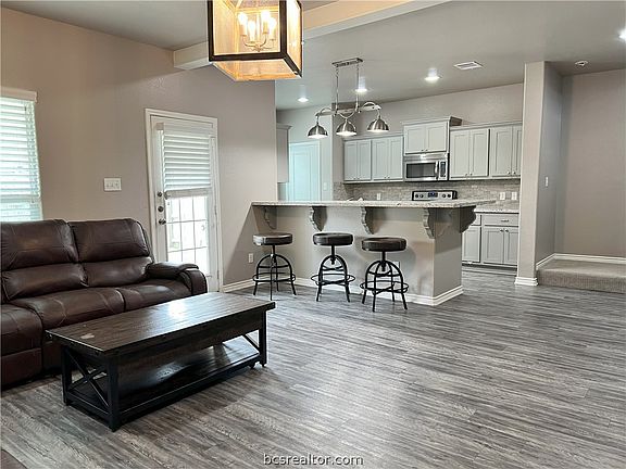 4th image of 315 Sageway Ct