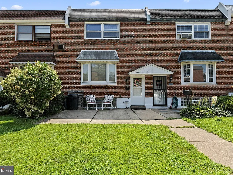 2874 Tolbut St — Photo 2