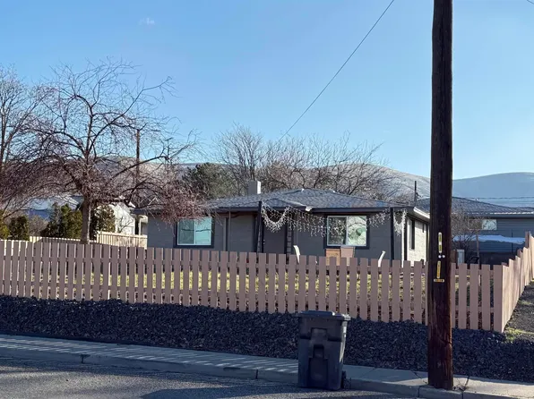 1715 Highland Dr, Prosser, WA 99350