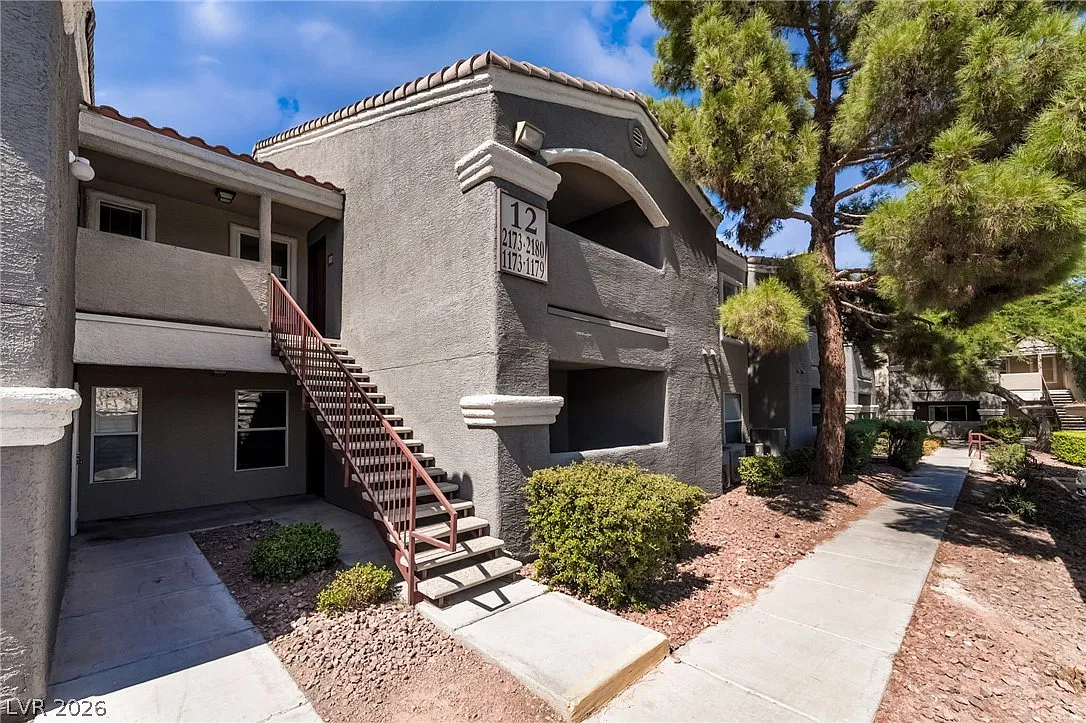 1 bed, 1.0 bath, 755 sqft, $1,350 — Photo 1