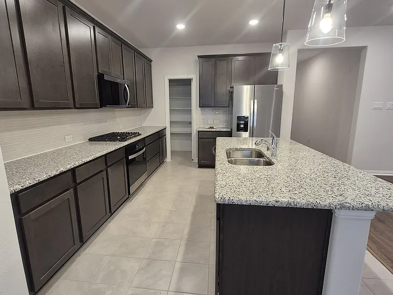 3041 Hollybrook Ln — Photo 11