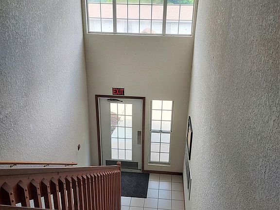 2nd image of 881 Montrose Ave #221