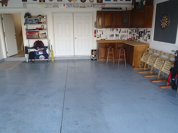 Garage w/ Workbench & Cabinets