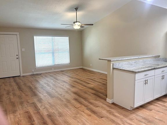 4th image of 121 N Glenwood Dr APT D