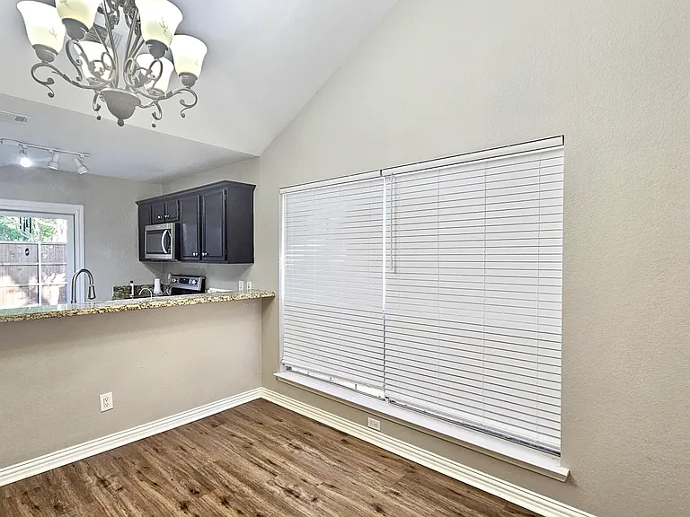 500 Lake Forest Dr — Photo 11