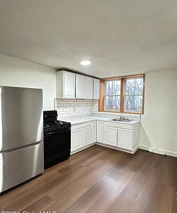 3rd image of 3132 6th Ave Floor 1