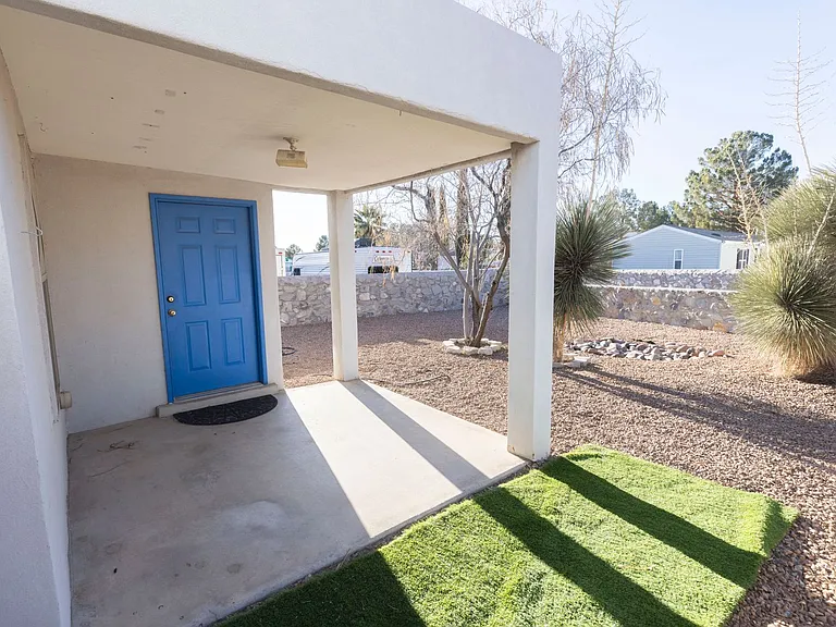 1635 Spruce Ave — Photo 36