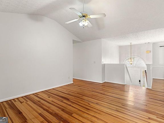 3rd image of 2907 Stone Creek Dr
