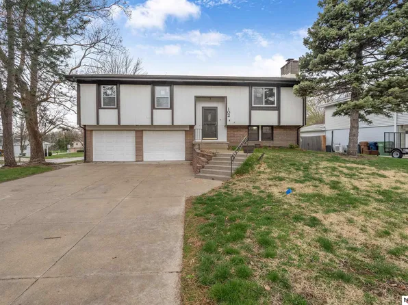 102 Hillcrest Ave, Bellevue, NE 68005