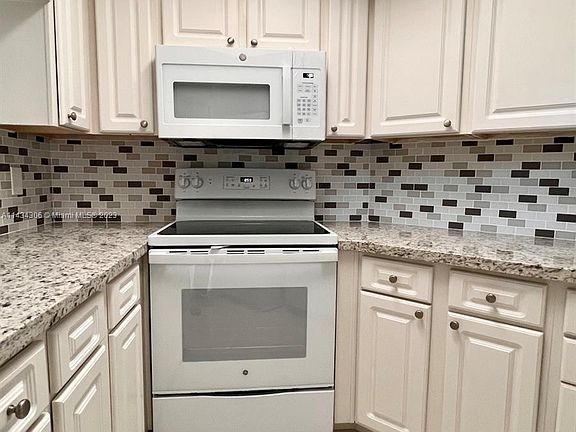 4th image of 8205 Lake Dr #302