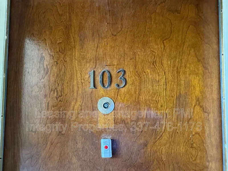 2 bed, 1.0 bath, 880 sqft, $1,095 — Photo 2