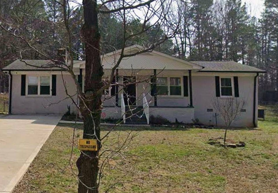 1st image of 140 Wandering Ln