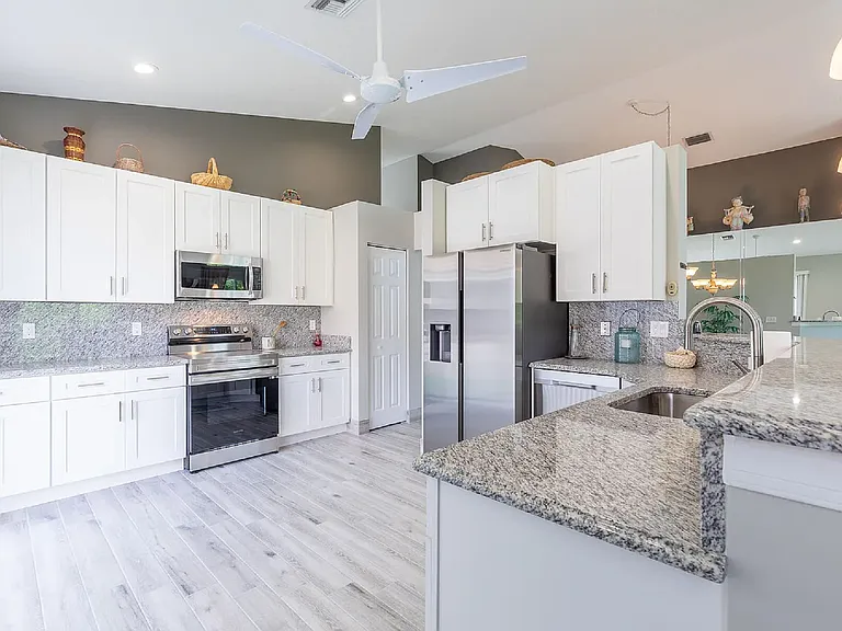3198 SE Carrick Green Ct — Photo 3