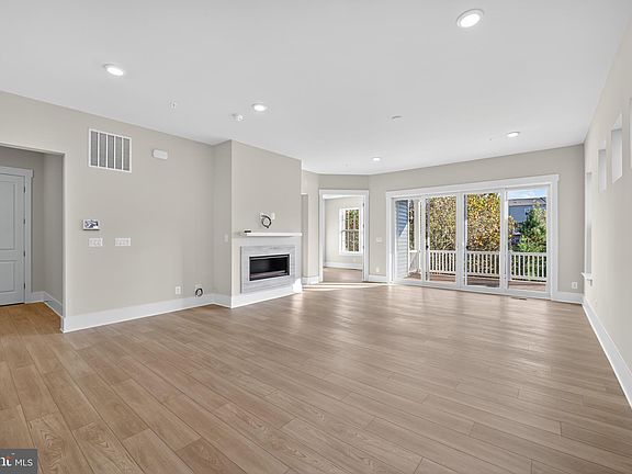 5th image of 9605 Victoria Park Dr