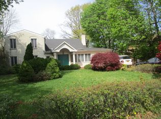 118 Station Rd, Great Neck, NY 11023