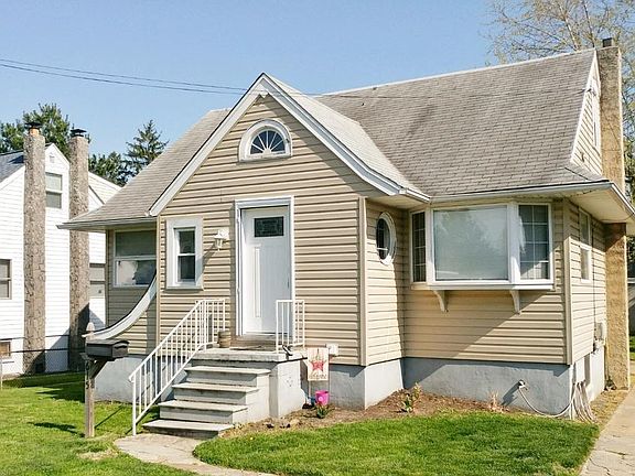 Nice sidewalk leading to the front door