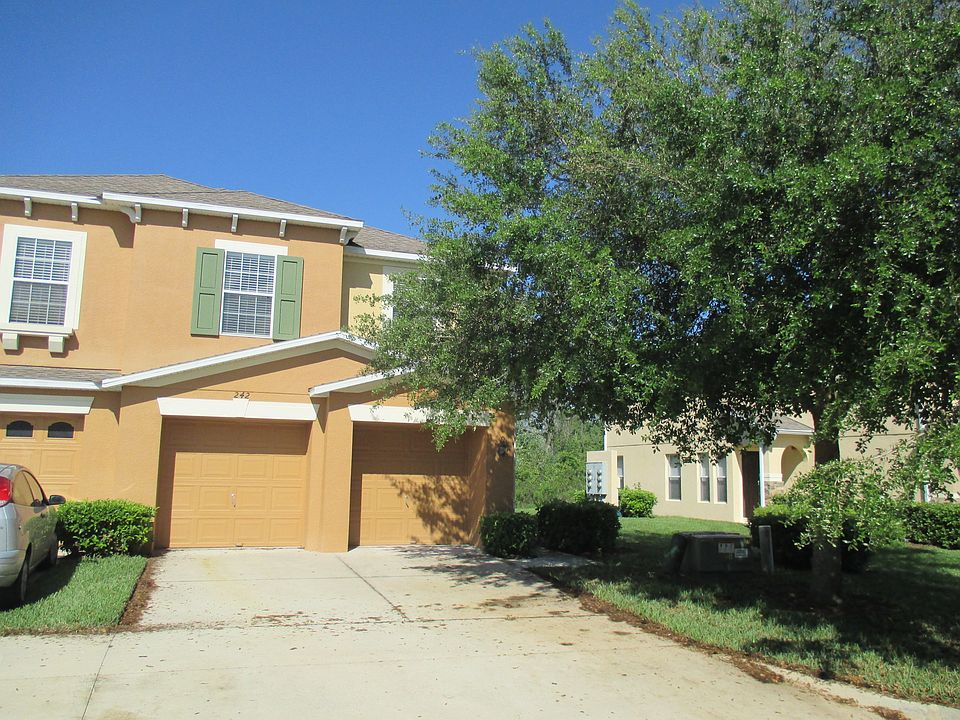 Townhome w/2 car garage