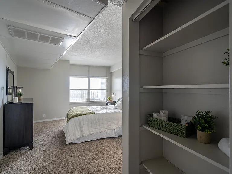University Club Apartments — Photo 36