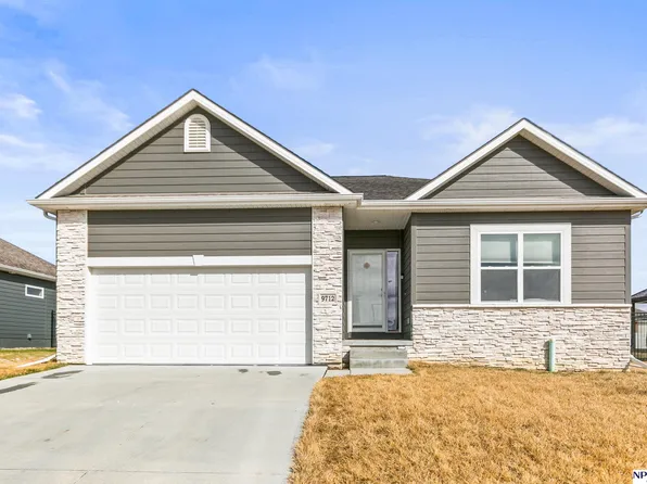 9712 Osprey Ln, Omaha, NE 68046