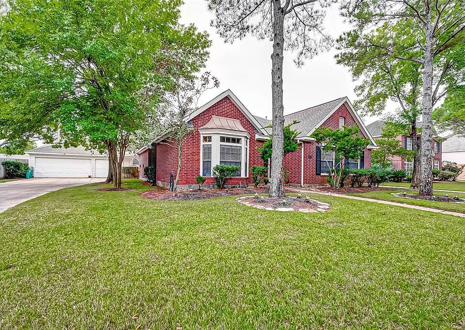 1st image of 15102 Vista Heights Dr