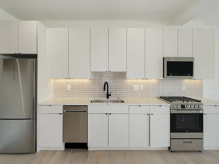 2109 S Iseminger St #3 — Photo 4