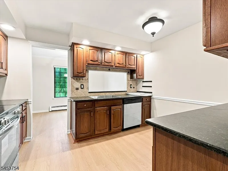 1 bed, 1.5 bath, $2,400 — Photo 3