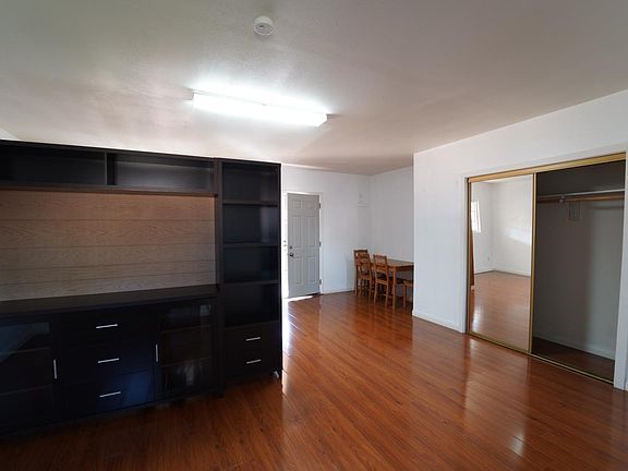 4th image of 10402 Thienes Ave