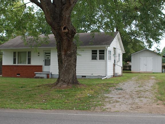2nd image of 403 Circle Dr