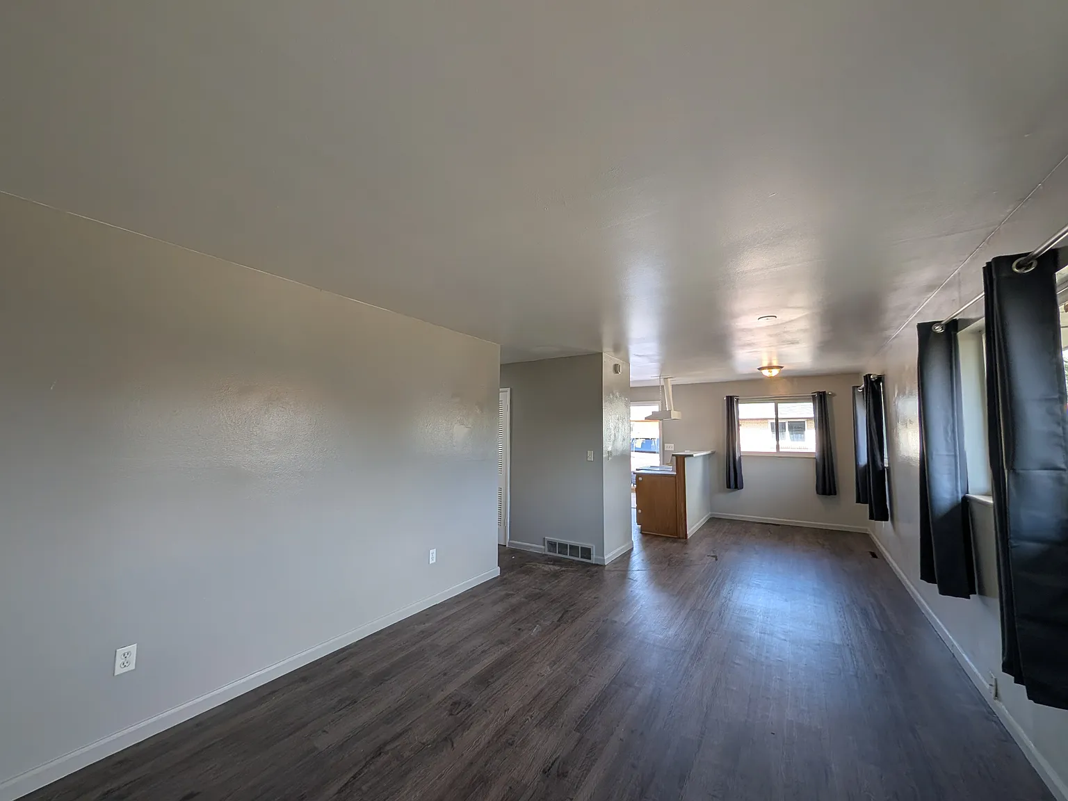 3 bed, 975 sqft, $1,895 — Photo 3