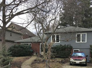 829 E Hillside Rd, Naperville, IL 60540