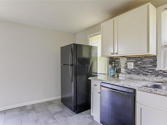 4th image of 2816 E 63rd St