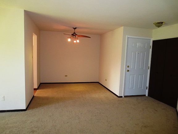 4th image of 895 E Carriage Ln Unit 1