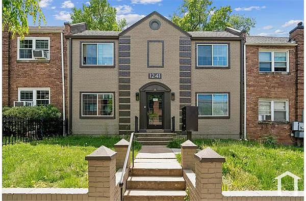 Building Photo - 1241 Raum St NE #4