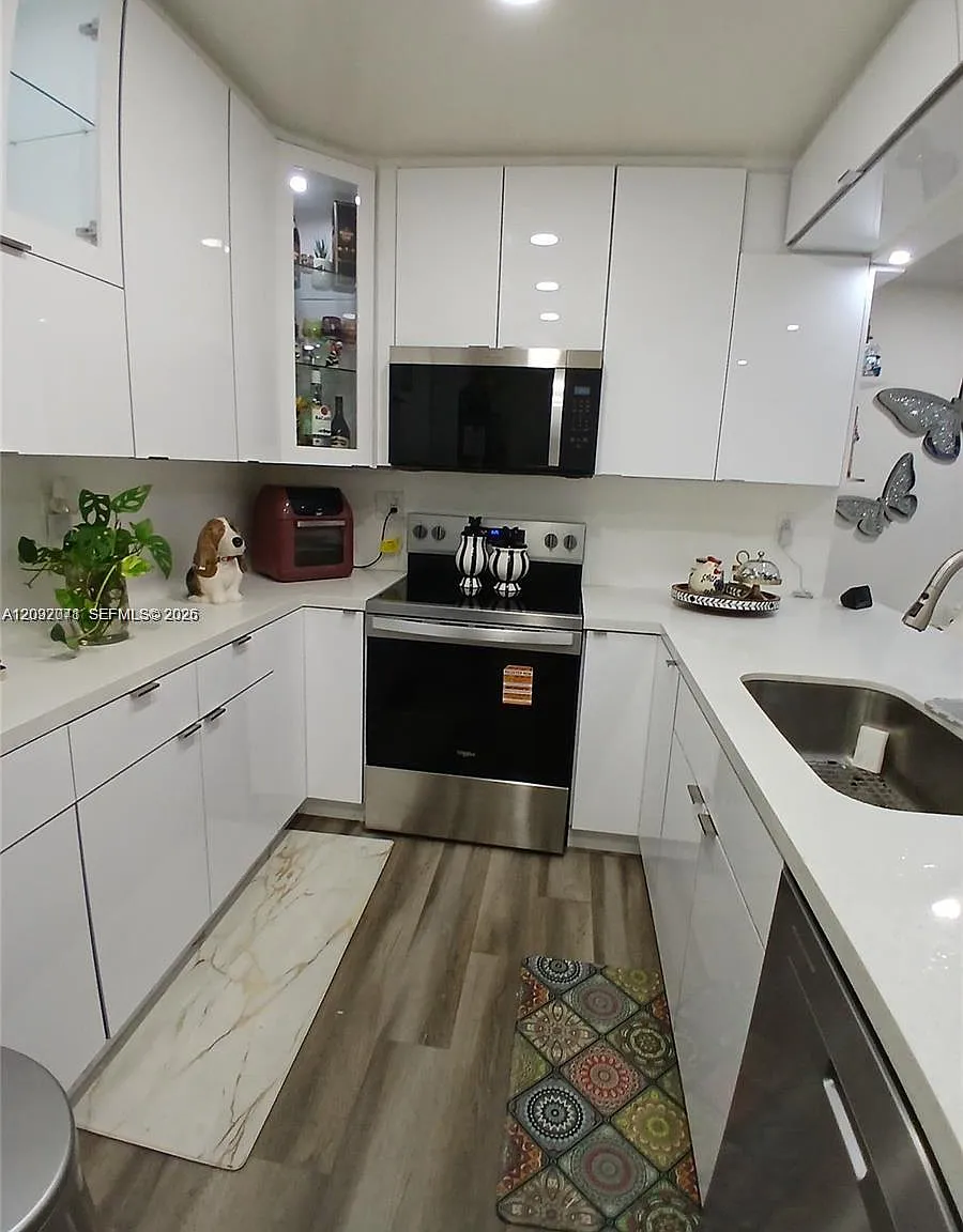 Lago Grande Five-B Condo — Photo 4