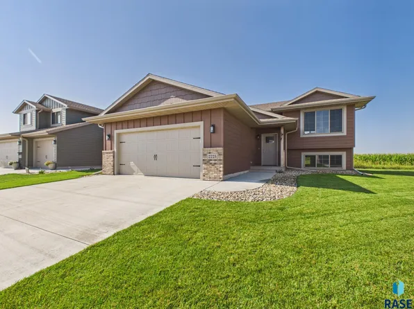 2725 S Lana Dr, Sioux Falls, SD 57106