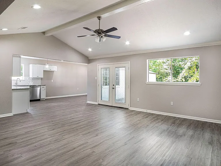 1702 Athens Dr — Photo 6