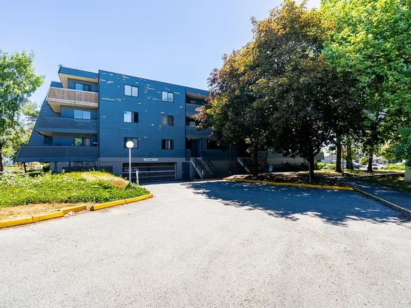 17661 58a Ave #207, Surrey, BC V3S 1N4