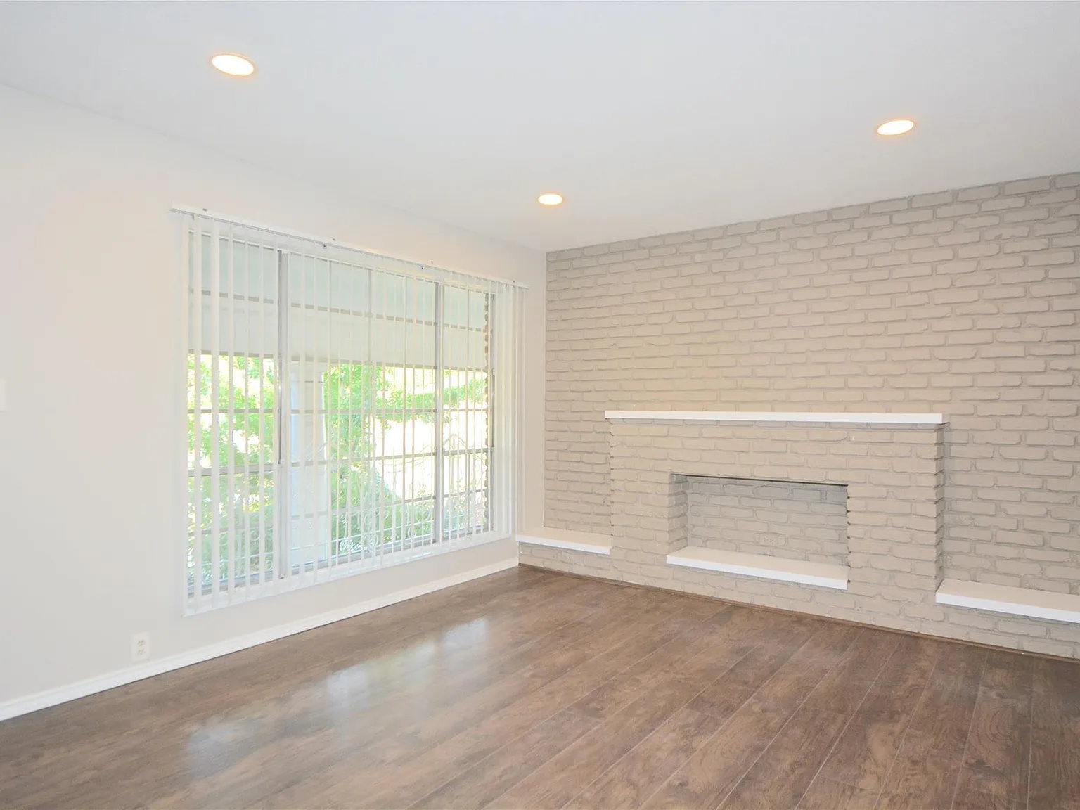 3 bed, 2.0 bath, 1154 sqft, $1,800 — Photo 1