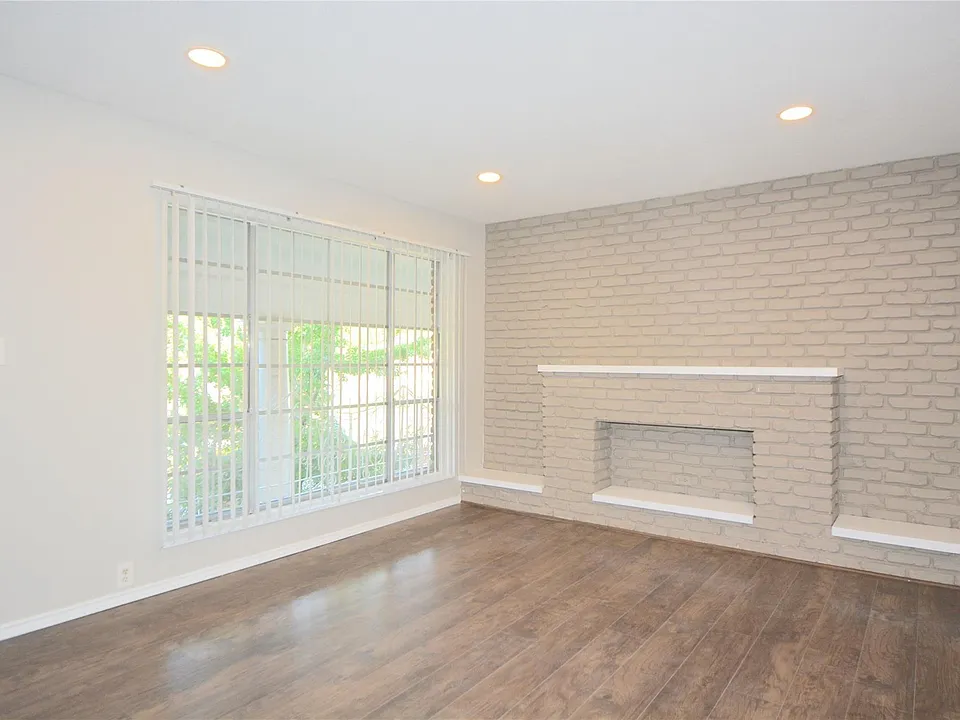 2121 Fountain View Dr #18H