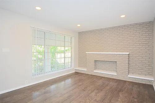 2121 Fountain View Dr Photo 1