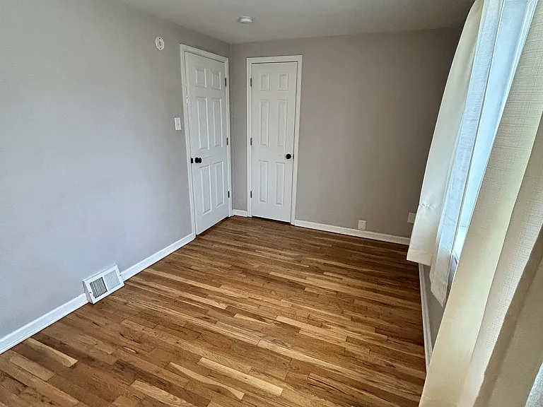 120 S Meade St — Photo 8