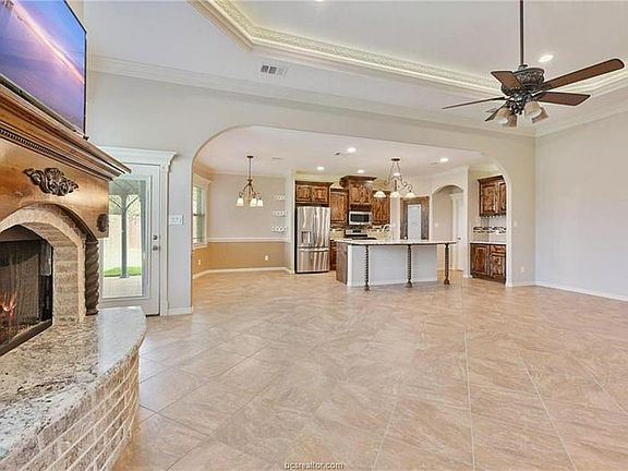 3rd image of 4212 Carnes Ct S