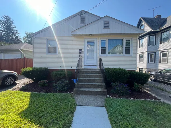 12 Pleasant St, New London, CT 06320