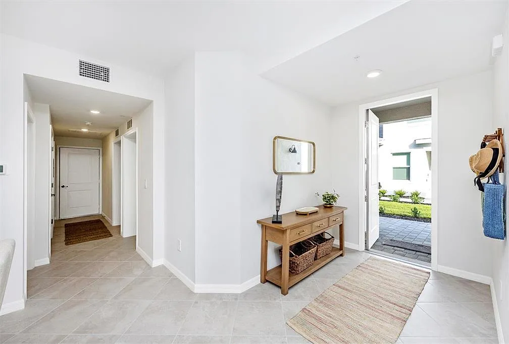 3 bed, 2.0 bath, 1789 sqft, $3,000 — Photo 3